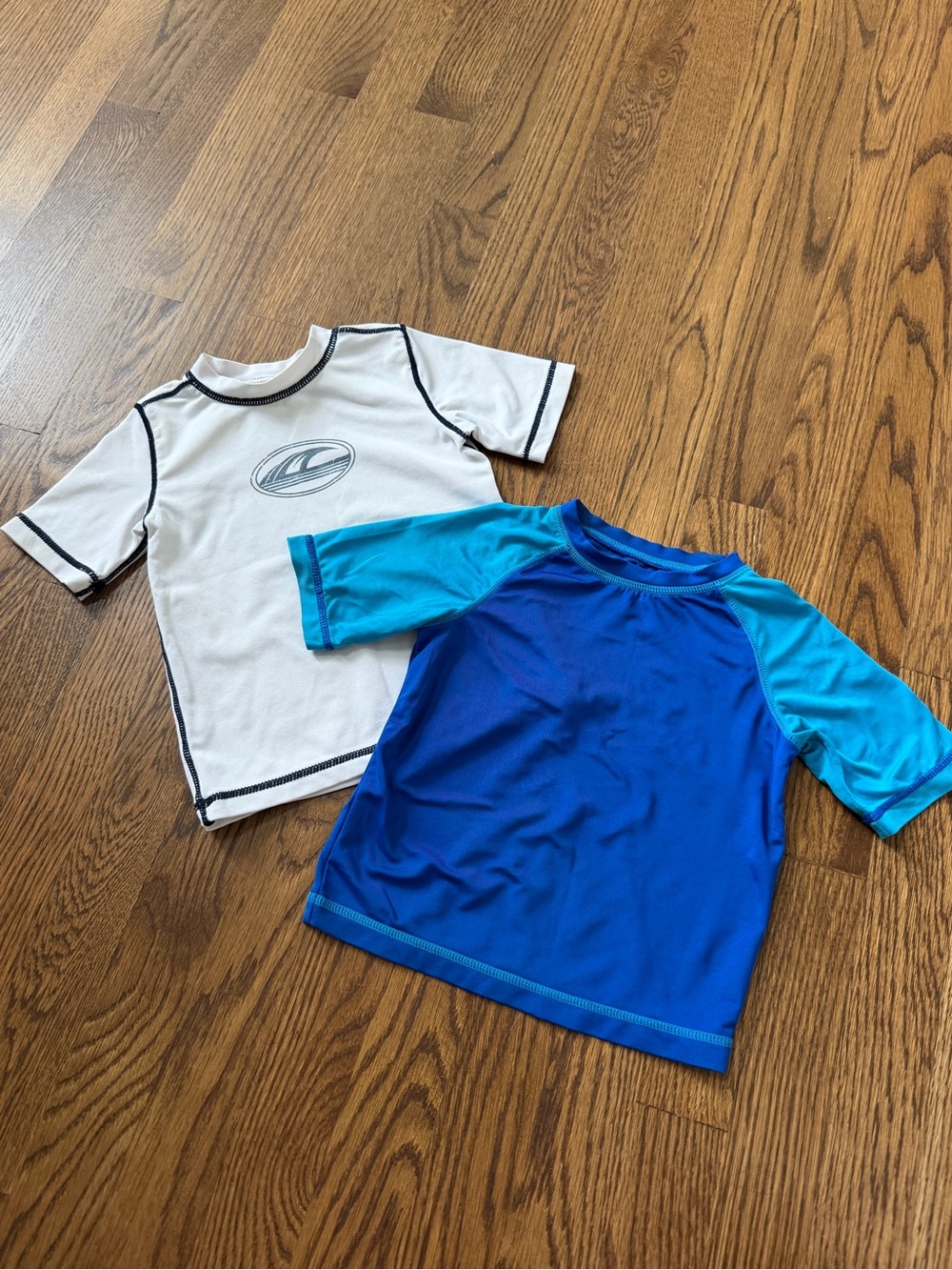 Kids Short Sleeve Rash Guard Swim Shirts - Blue & White, size 24M